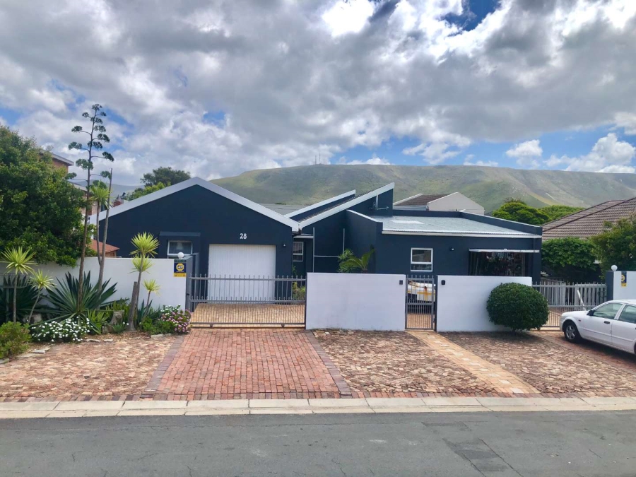 4 Bedroom Property for Sale in Westcliff Western Cape